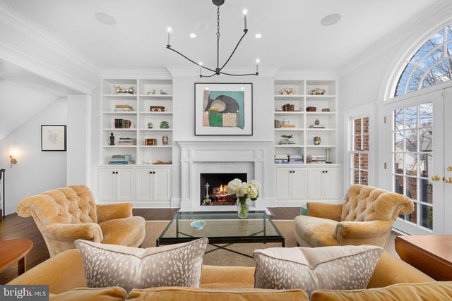 1215 STUART ROBESON DR, Mclean, VA 22101