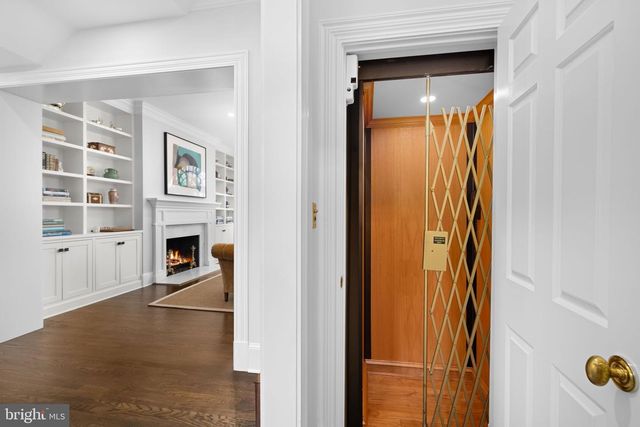 1215 STUART ROBESON DR, Mclean, VA 22101