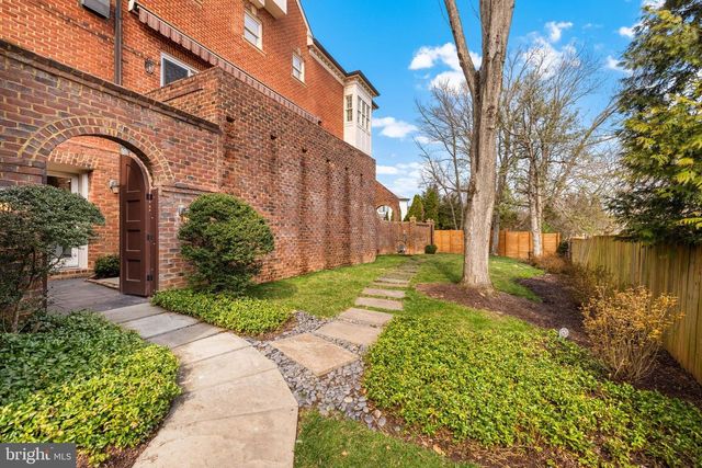 1215 STUART ROBESON DR, Mclean, VA 22101