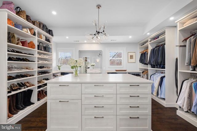 1215 STUART ROBESON DR, Mclean, VA 22101