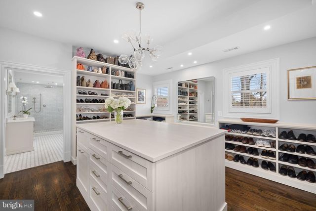 1215 STUART ROBESON DR, Mclean, VA 22101