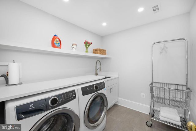 1215 STUART ROBESON DR, Mclean, VA 22101