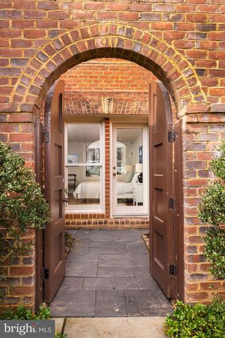 1215 STUART ROBESON DR, Mclean, VA 22101