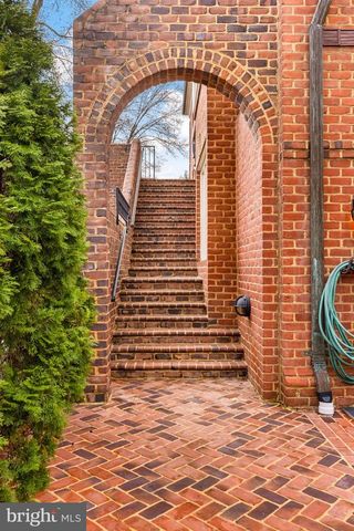 1215 STUART ROBESON DR, Mclean, VA 22101