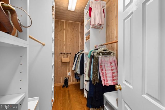 1215 STUART ROBESON DR, Mclean, VA 22101