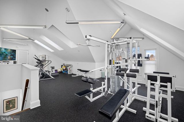 1215 STUART ROBESON DR, Mclean, VA 22101