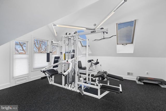 1215 STUART ROBESON DR, Mclean, VA 22101