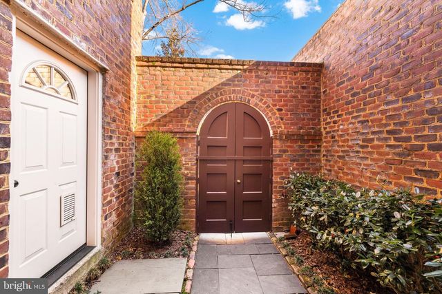 1215 STUART ROBESON DR, Mclean, VA 22101