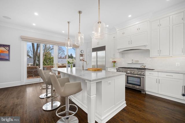 1215 STUART ROBESON DR, Mclean, VA 22101