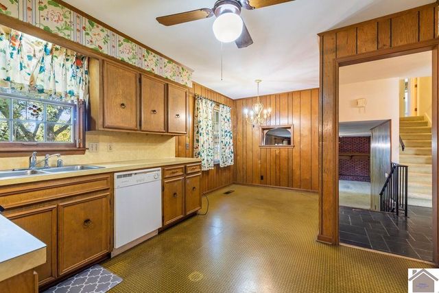 1000 Westgate Dr, Murray, KY 42071