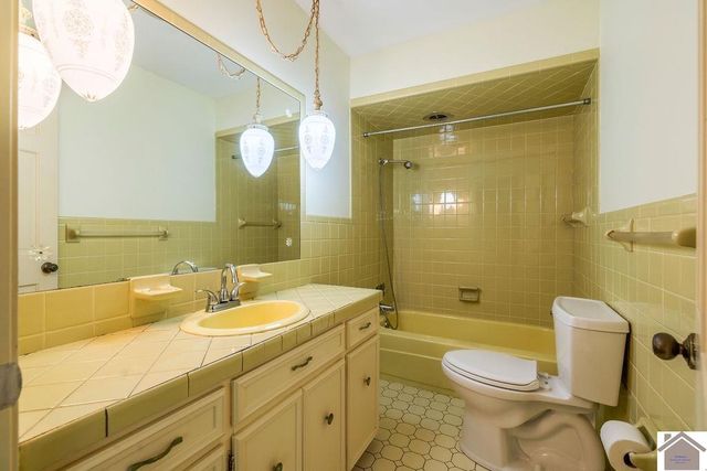 1000 Westgate Dr, Murray, KY 42071