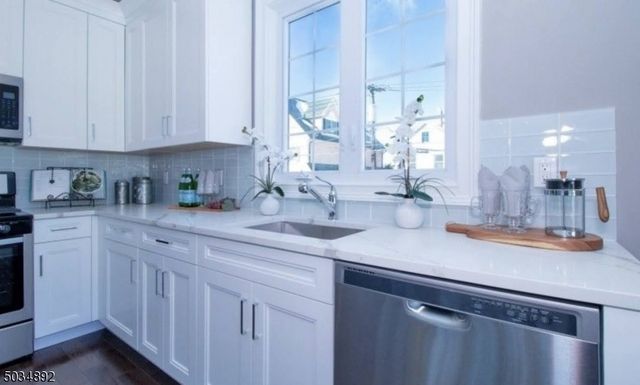 112 Cacciola Pl, Westfield Town, NJ 07090