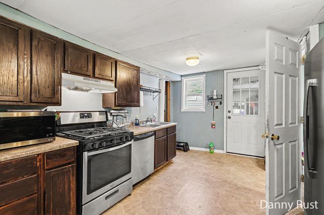 1430 Delz Drive, Laketon Twp, MI 49445
