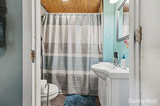 1430 Delz Drive, Laketon Twp, MI 49445
