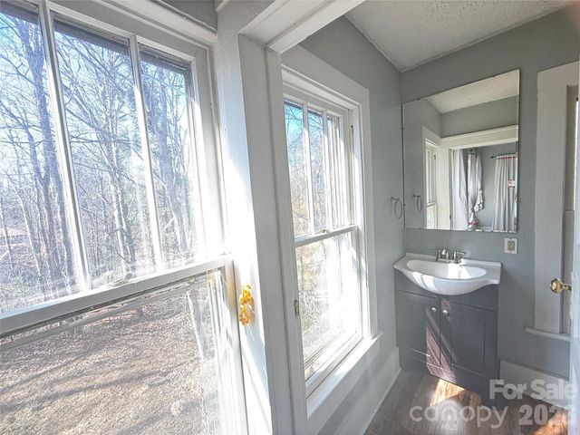 25 Craig Circle, Asheville, NC 28805