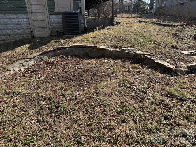 25 Craig Circle, Asheville, NC 28805