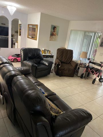 5990 Pine Cone Court C-1, Greenacres, FL 33463