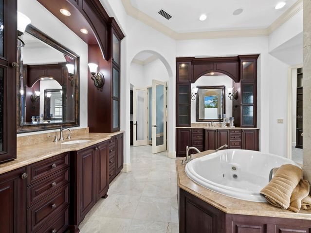3129 FOUNDERS CLUB DRIVE, Sarasota, FL 34240