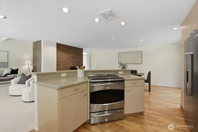 17816 NE 12th Street, Bellevue, WA 98008