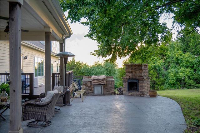 1028 N 600 Road, Baldwin City, KS 66006