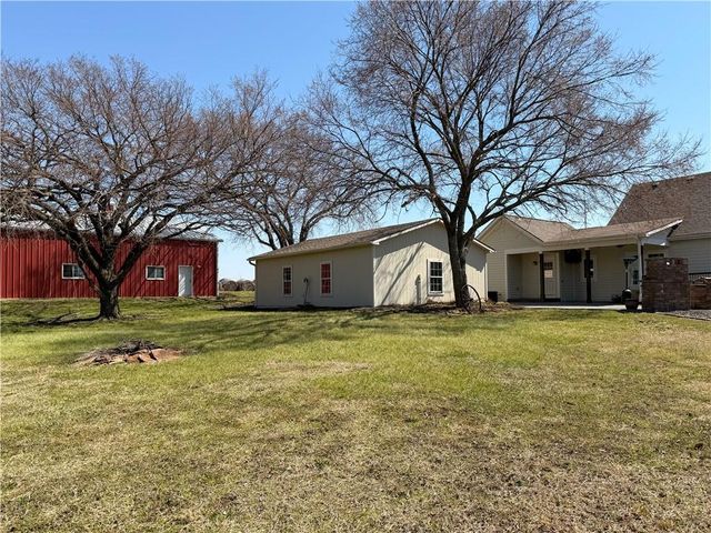 1028 N 600 Road, Baldwin City, KS 66006