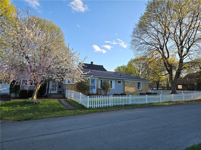 11 Smyles Drive, Irondequoit, NY 14609