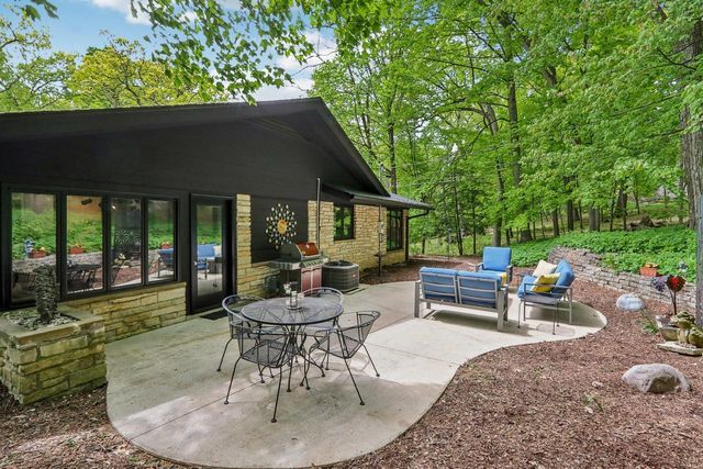 1265 Valley Ridge DRIVE, Brookfield, WI 53005