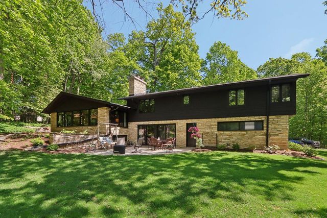 1265 Valley Ridge DRIVE, Brookfield, WI 53005
