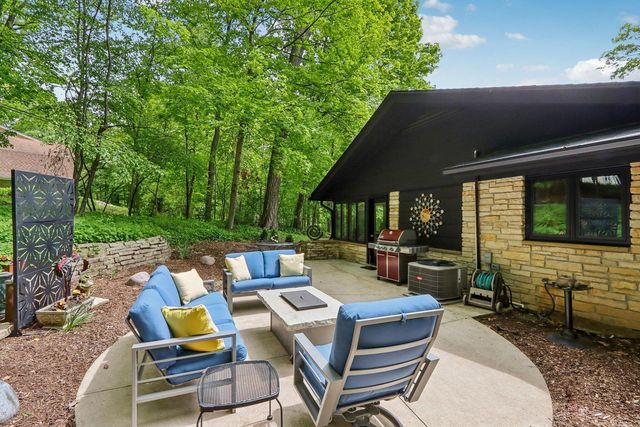1265 Valley Ridge DRIVE, Brookfield, WI 53005
