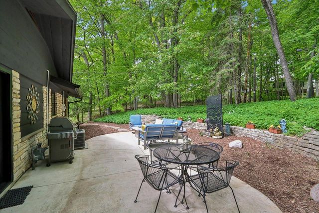 1265 Valley Ridge DRIVE, Brookfield, WI 53005