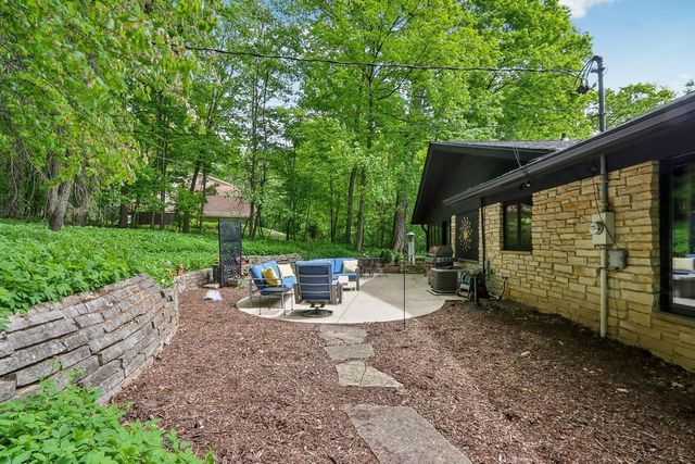1265 Valley Ridge DRIVE, Brookfield, WI 53005
