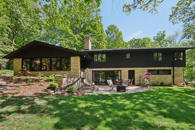 1265 Valley Ridge DRIVE, Brookfield, WI 53005