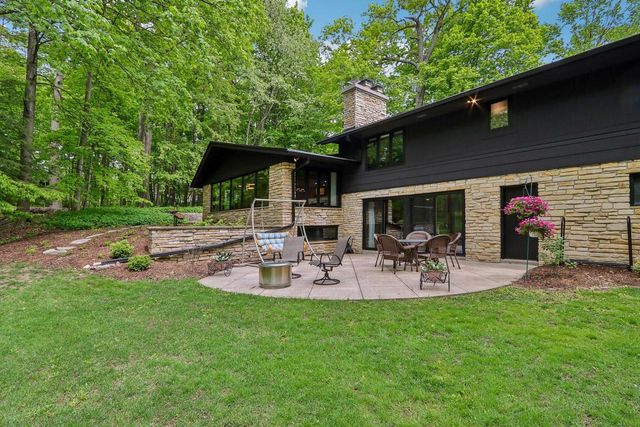 1265 Valley Ridge DRIVE, Brookfield, WI 53005