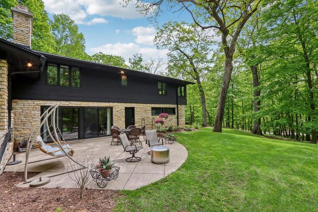 1265 Valley Ridge DRIVE, Brookfield, WI 53005
