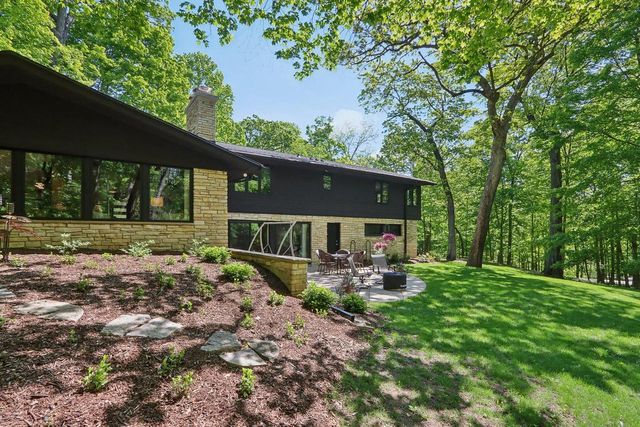 1265 Valley Ridge DRIVE, Brookfield, WI 53005