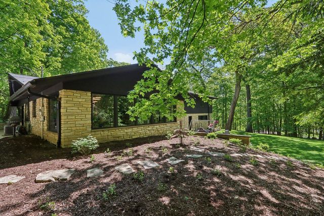 1265 Valley Ridge DRIVE, Brookfield, WI 53005