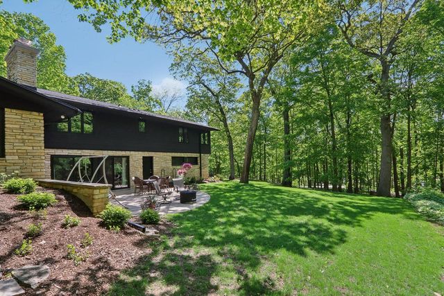1265 Valley Ridge DRIVE, Brookfield, WI 53005