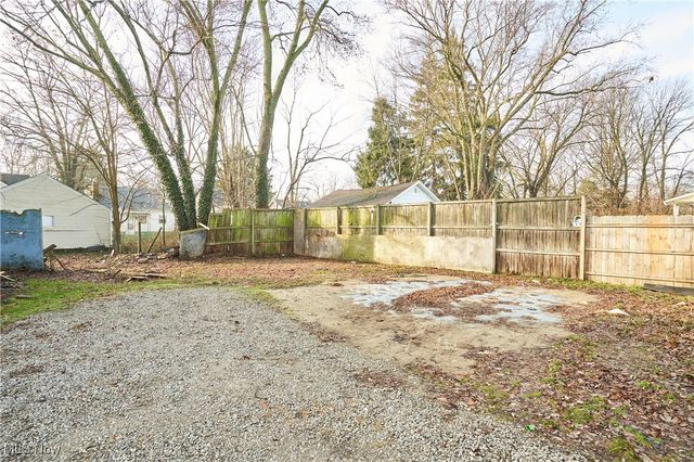 970 Hunt Street, Akron, OH 44306