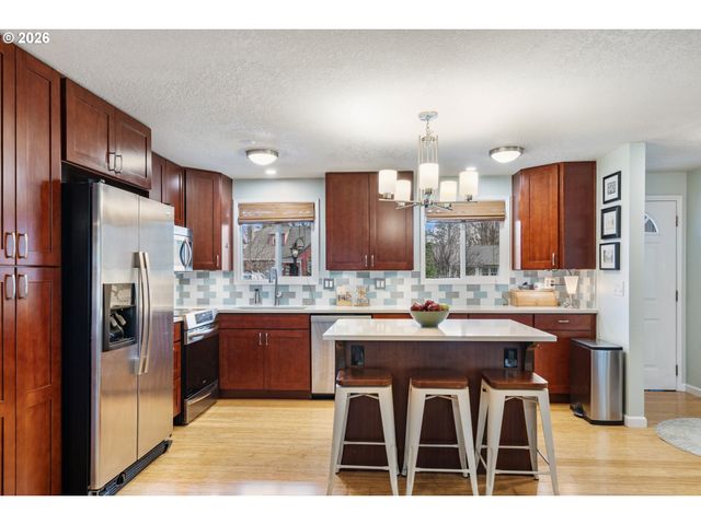 2743 Se 63RD Ave, Portland, OR 97206