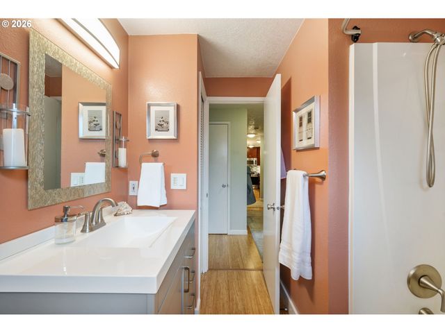 2743 Se 63RD Ave, Portland, OR 97206