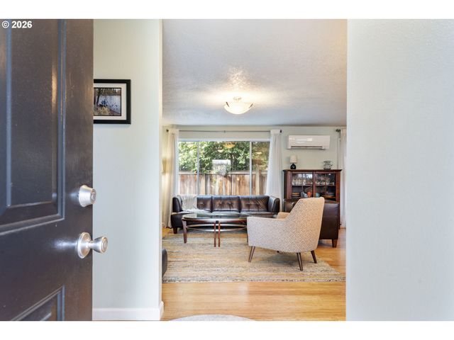 2743 Se 63RD Ave, Portland, OR 97206