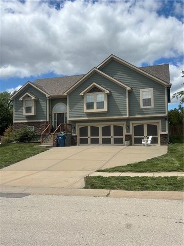 1913 White Tail Lane, Liberty, MO 64068
