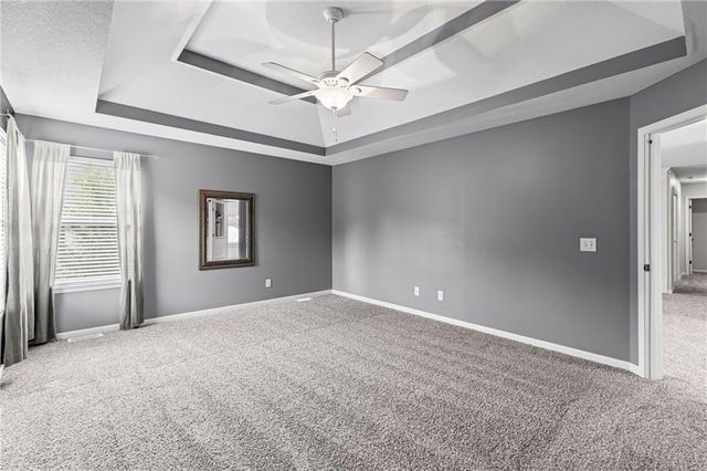 1913 White Tail Lane, Liberty, MO 64068