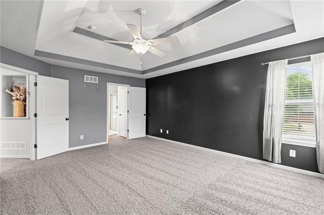 1913 White Tail Lane, Liberty, MO 64068