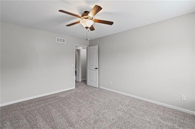 1913 White Tail Lane, Liberty, MO 64068
