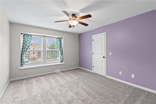 1913 White Tail Lane, Liberty, MO 64068