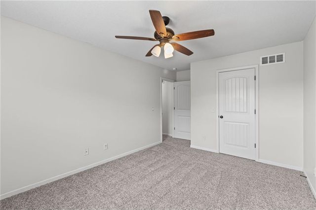 1913 White Tail Lane, Liberty, MO 64068