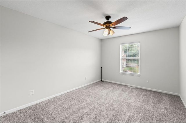 1913 White Tail Lane, Liberty, MO 64068