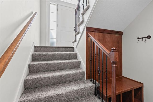 1913 White Tail Lane, Liberty, MO 64068