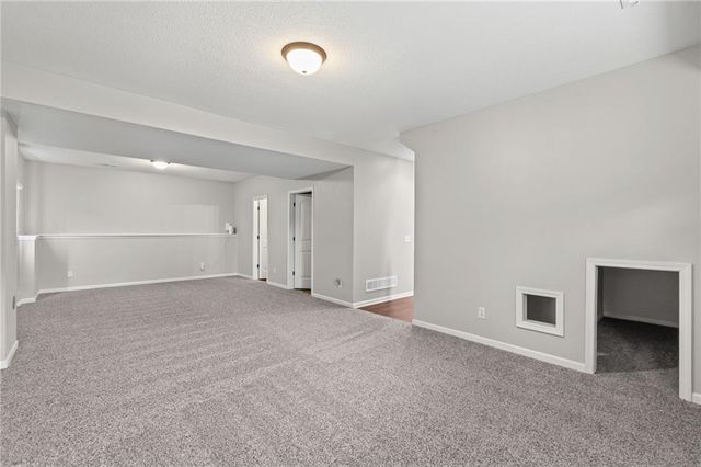 1913 White Tail Lane, Liberty, MO 64068